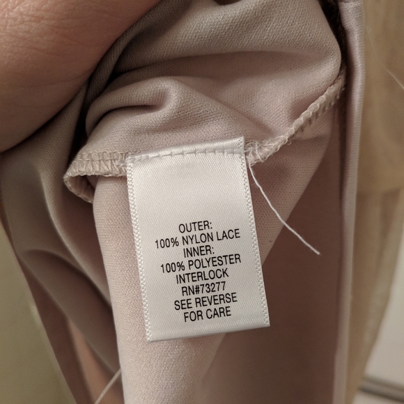 4/$20 ELLE lace top size L - Picture 6 of 6